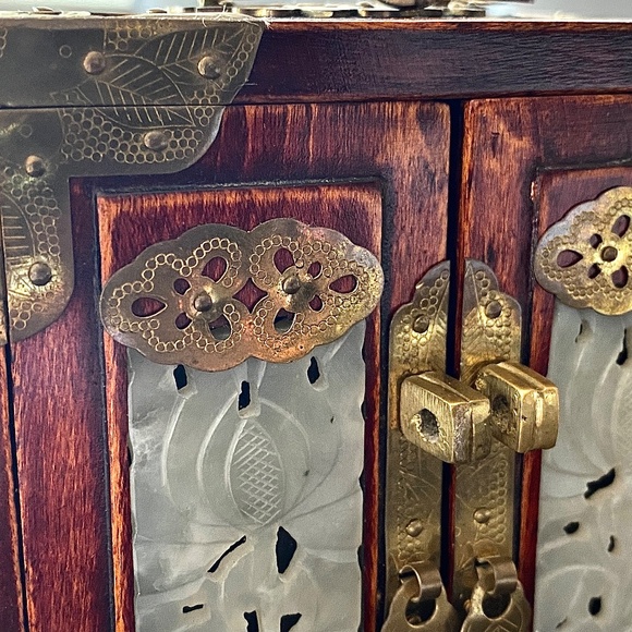 Vintage Chinese Jewelry Box! - Picture 4 of 9